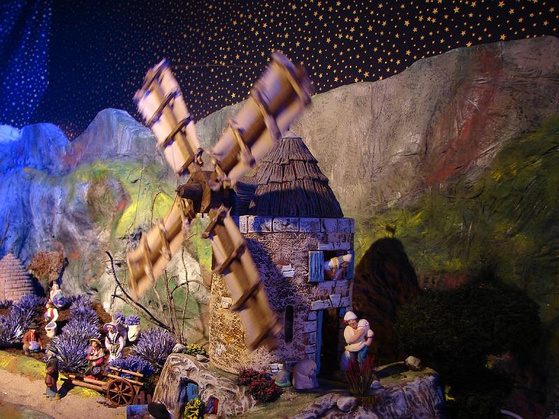 2008_006.JPG - Nous débutons la visite par le moulin celui qui dans la pastorale c’est mis à tourner dans un ciel ou ne soufflait pas la moindre brise nuit magique ou miracle de noël à vous de choisir.